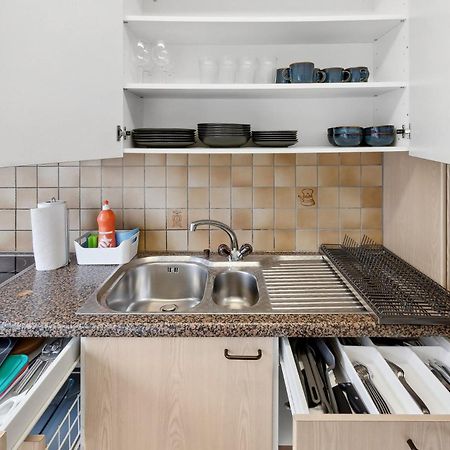 Cozy 2 Bedroom Apartment In Zurich Bagian luar foto