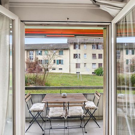 Cozy 2 Bedroom Apartment In Zurich Bagian luar foto